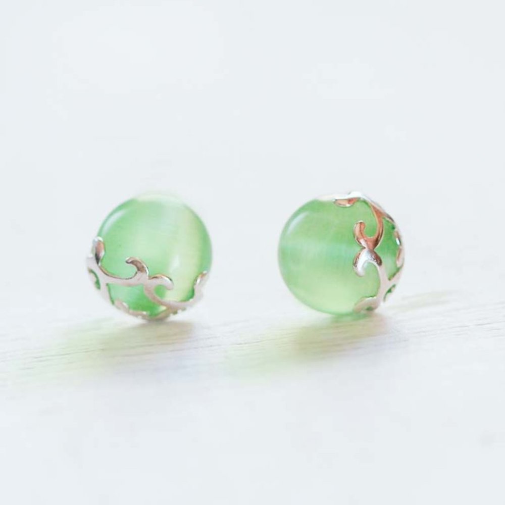 SOLD Emerlad Green Agate / Jade Earrings - Picture 3 of 9